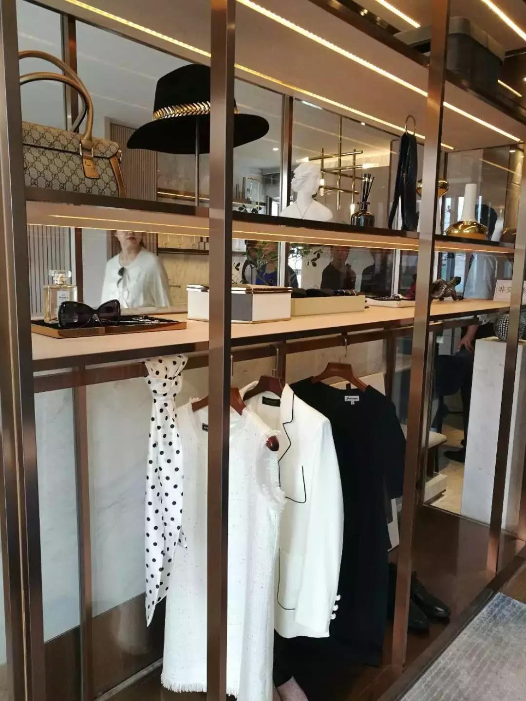 和悦华玺开盘现场：335组客户选646套房，几乎不见弃选！