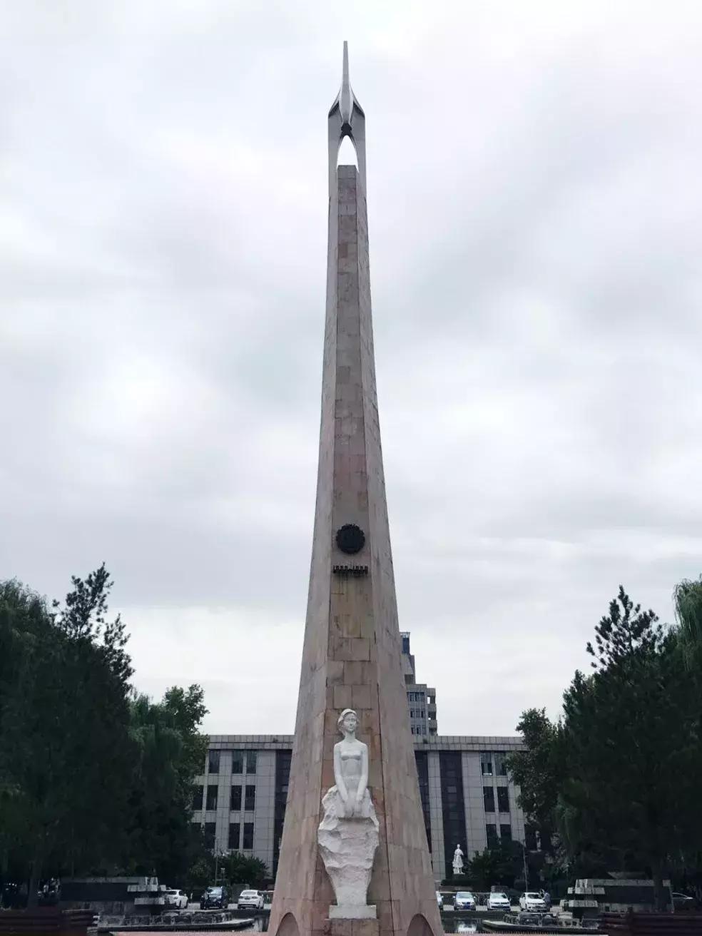 西安各个高校雕塑,高校奇葩雕像