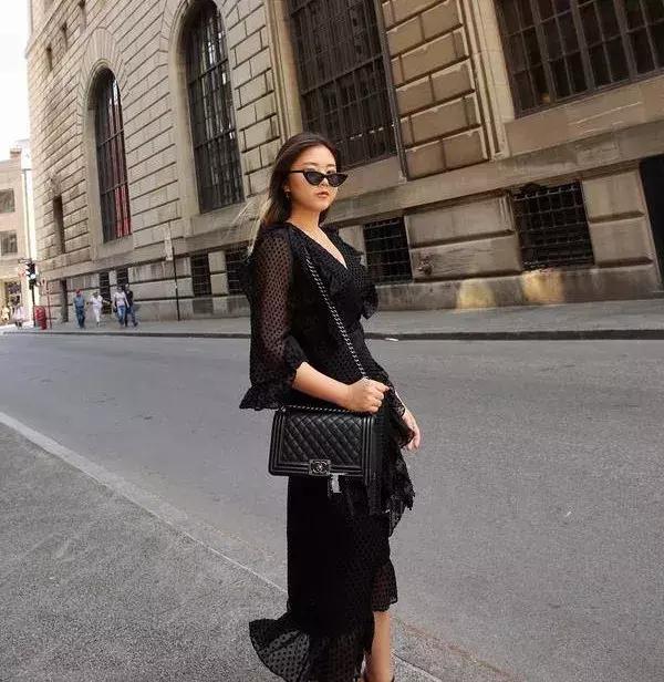 胖女孩的穿衣典范｜她又矮又胖，却因穿衣有18万关注？