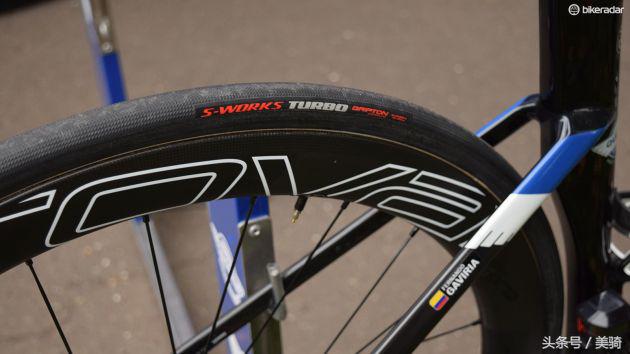 器材盛宴环英国上的车手战车