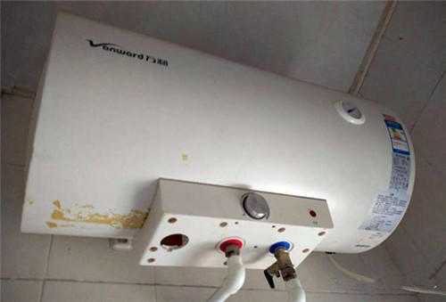 热水器脏洗澡痒,热水器长时间不清洗洗澡身上痒