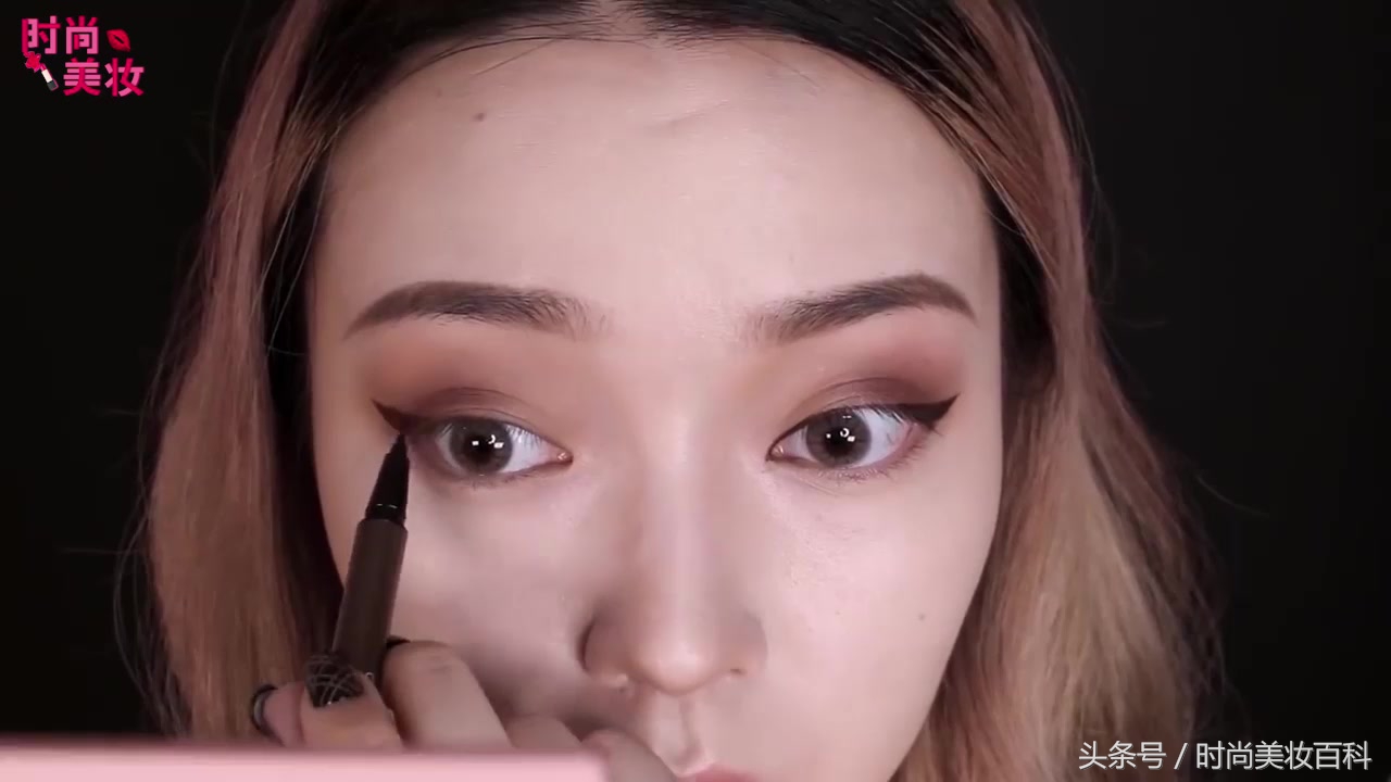 「时尚美妆」狂野性感的烟熏妆图解教程