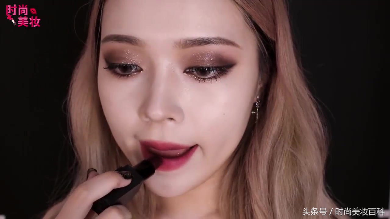 「时尚美妆」狂野性感的烟熏妆图解教程