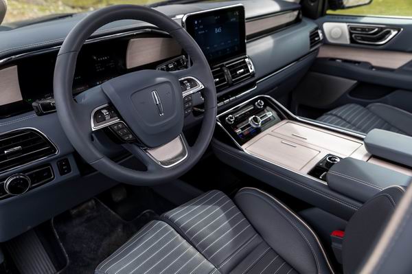 林肯领航员自由行,林肯领航员第三排空间体验