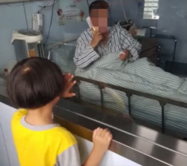 女儿得白血病父亲主动捐骨髓救女,抽骨髓救母亲女孩现状