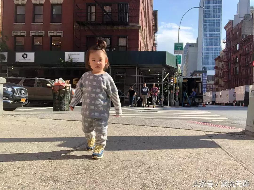 陈冠希给女儿设计鞋,陈冠希为女儿穿潮牌