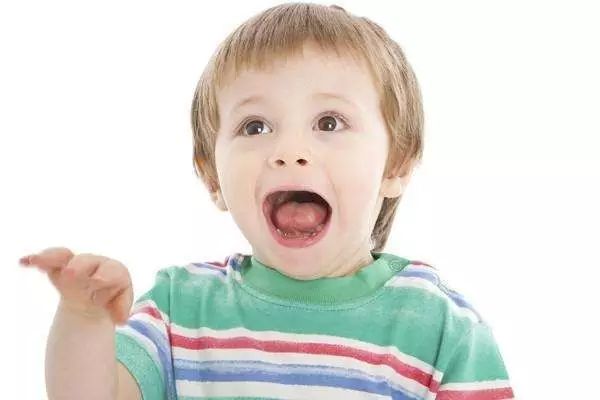 熊孩子说脏话还打人,熊孩子爱说脏话家长们该怎么做