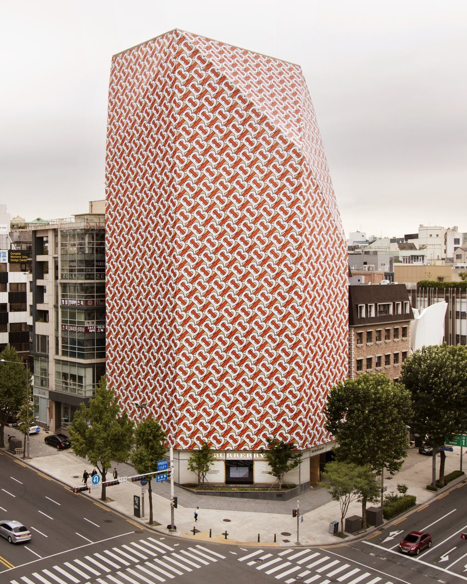 riccardotisci去哪儿了,riccardotisci2019春夏设计款