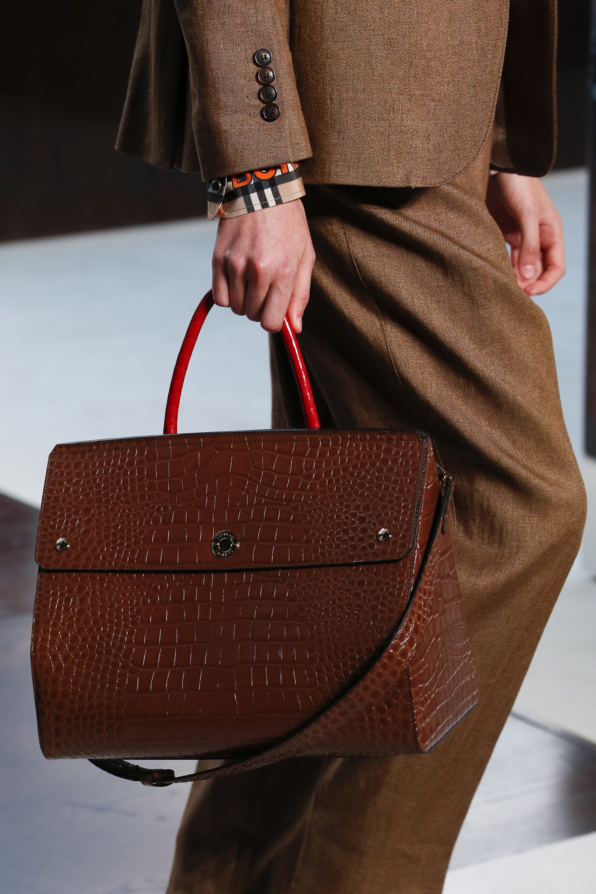 riccardotisci去哪儿了,riccardotisci2019春夏设计款