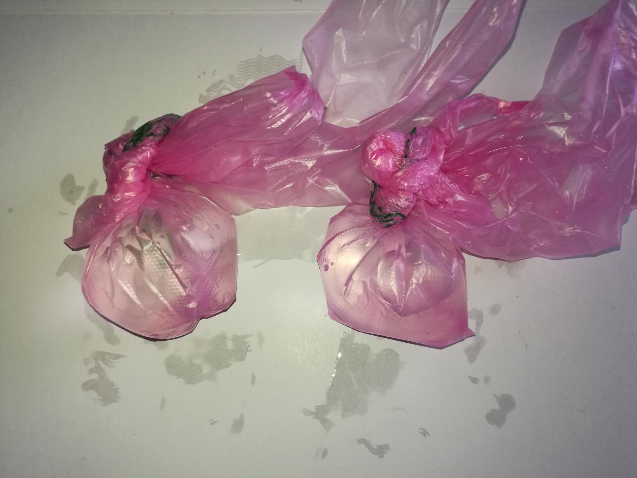 新买的鞋子小了很伤脚，巧用一袋水，轻松搞定！