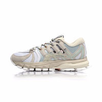 人潮汹涌穿衣打扮有多重要,哪款旅游鞋又百搭又好穿