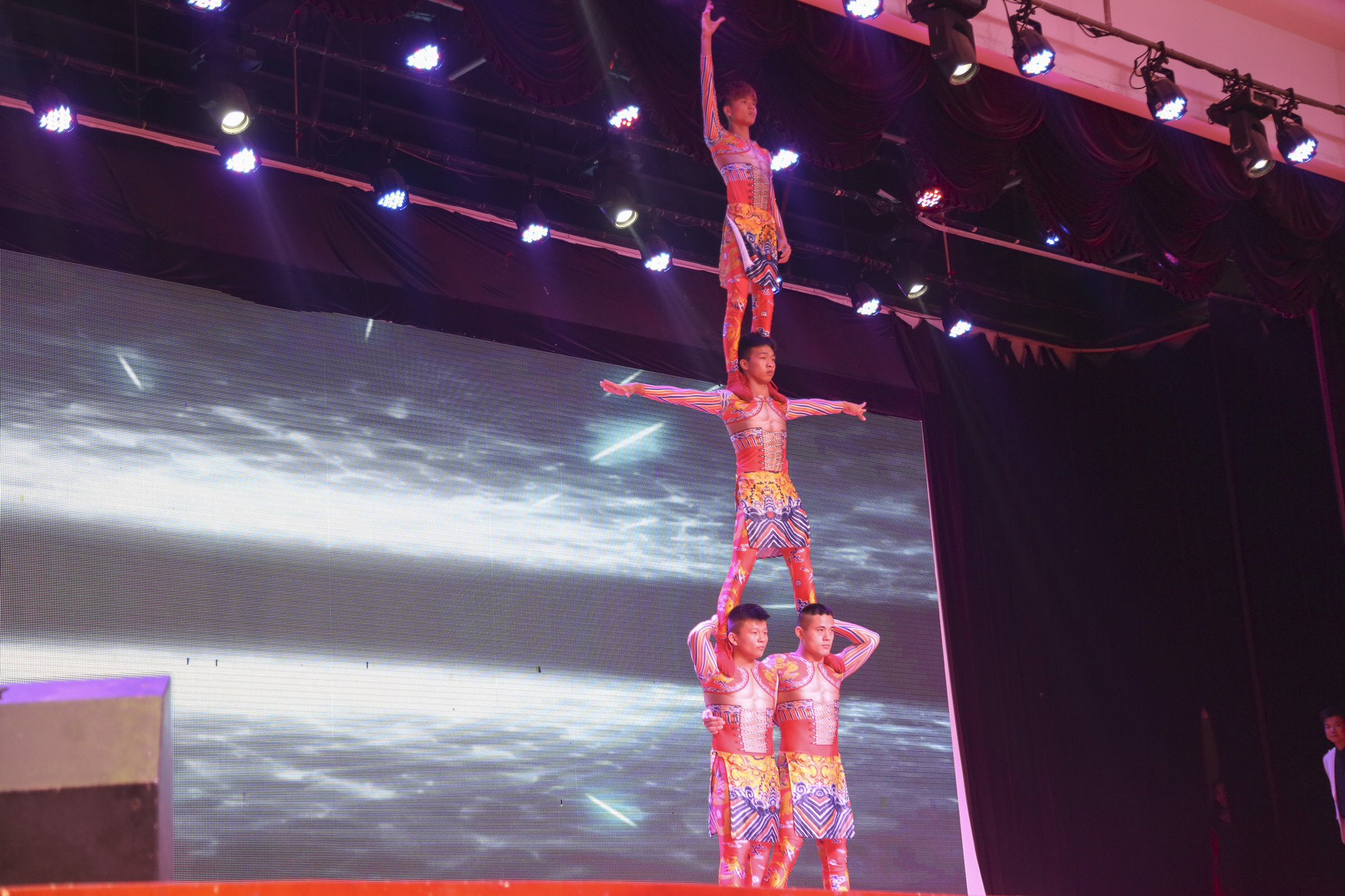 山竹过后龙凤山庄火了，全省景区都在这里议大事