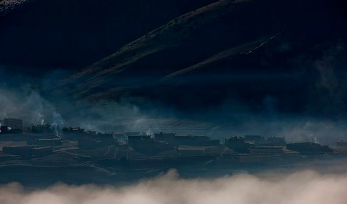 莹莹红豆寄相思便向相思河畔去