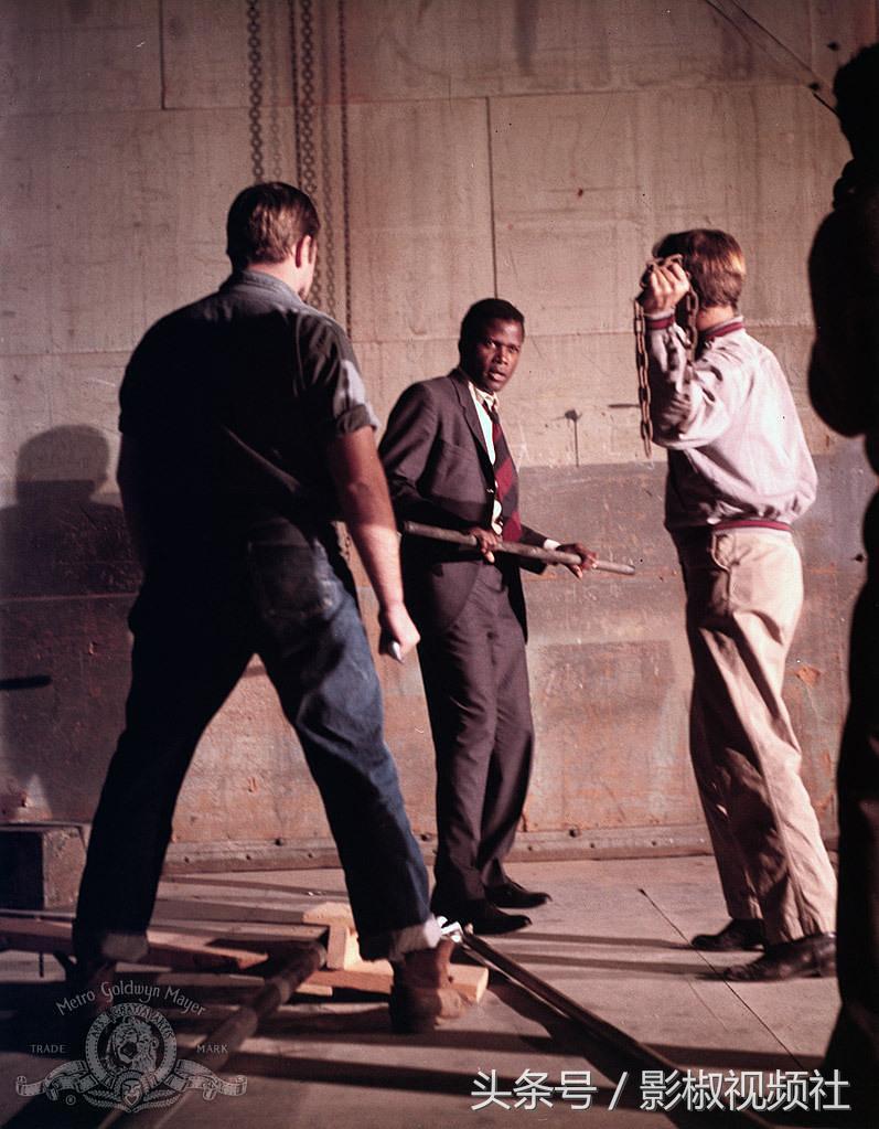 电影《炎热的夜晚》第一个黑人奥斯卡影帝果然牛逼！