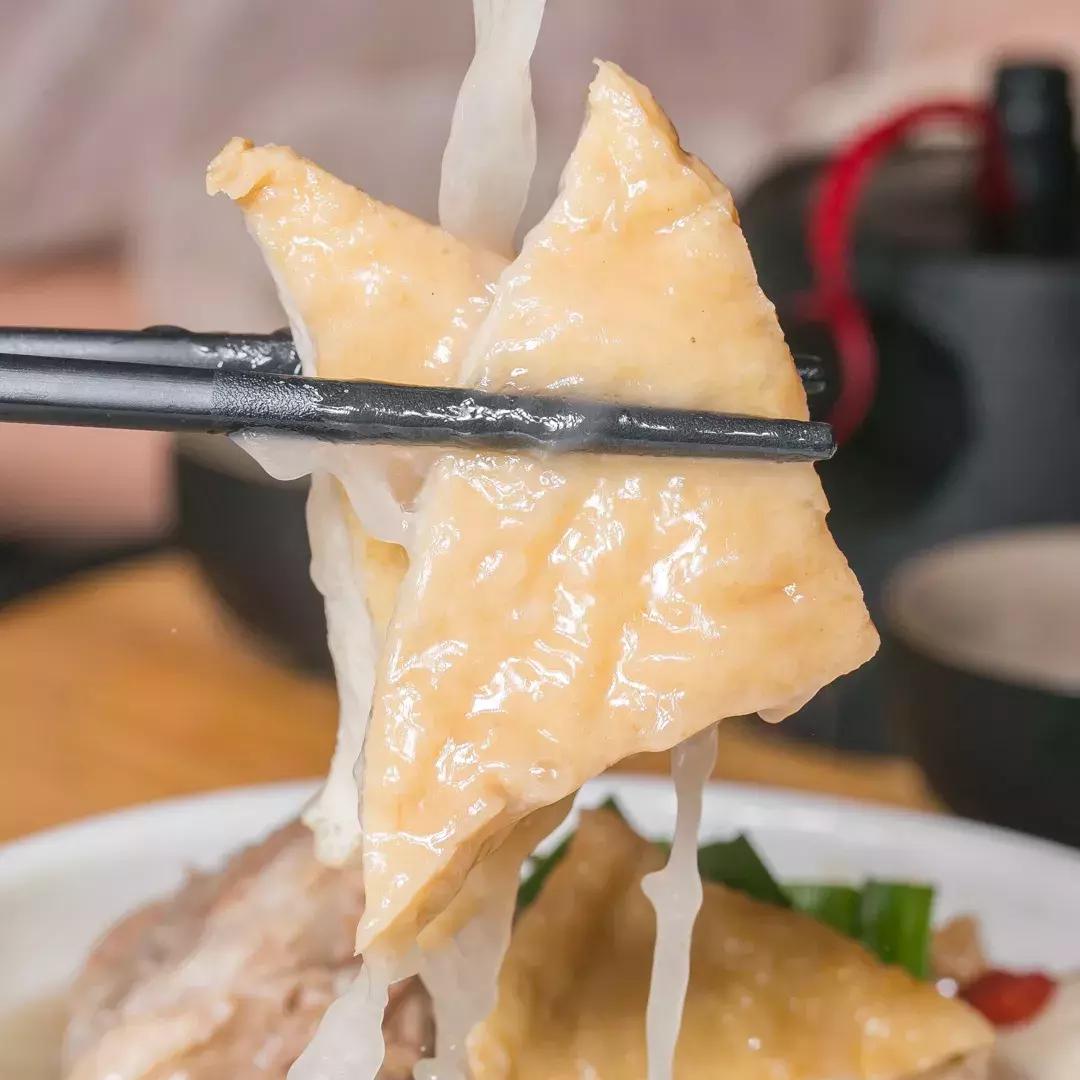 6.8折！陆家嘴惊现1家“网黄餐厅”，人均40+吃哭老板！