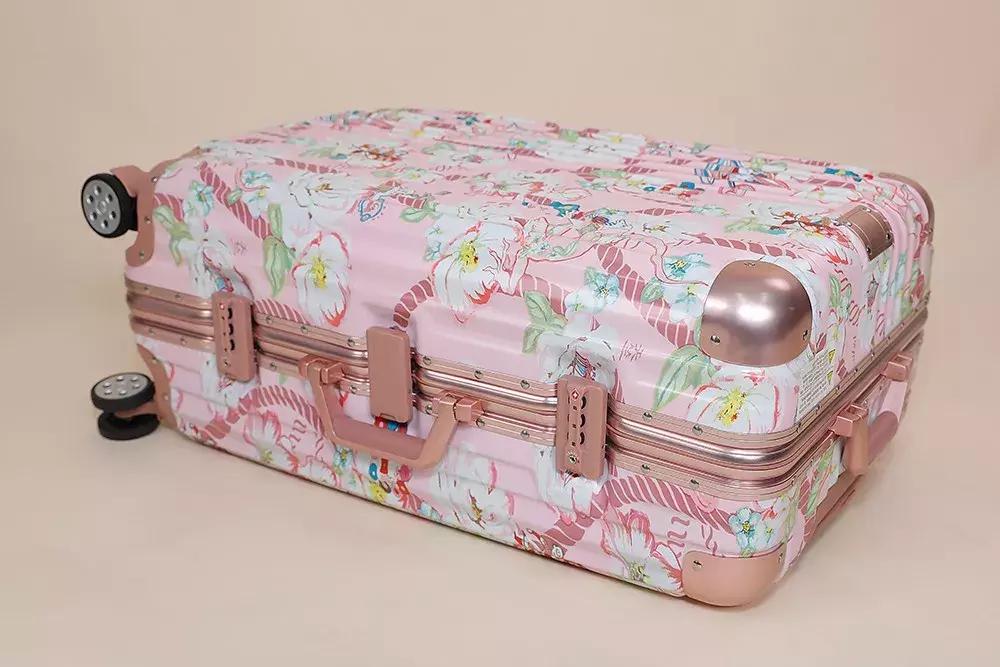 梁洛施秋冬穿搭,梁洛施机场装扮