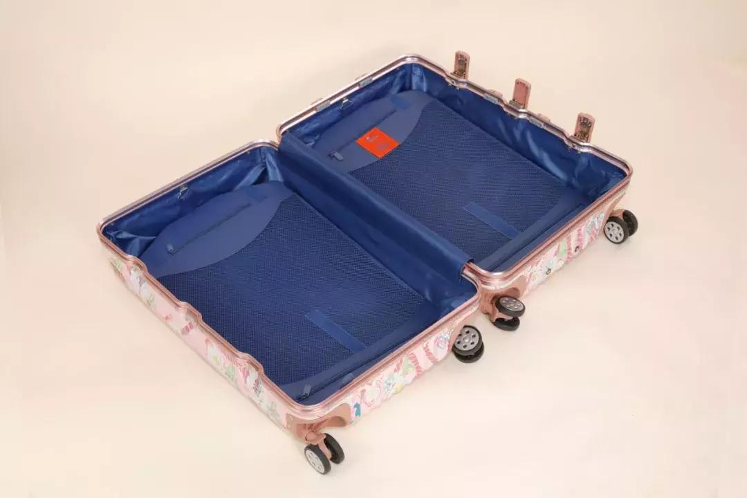 梁洛施秋冬穿搭,梁洛施机场装扮