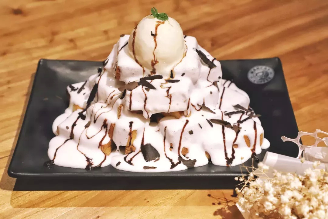 在漫猫喝咖啡，那种无忧的心情，仿佛随着维也纳音符飘到云间……