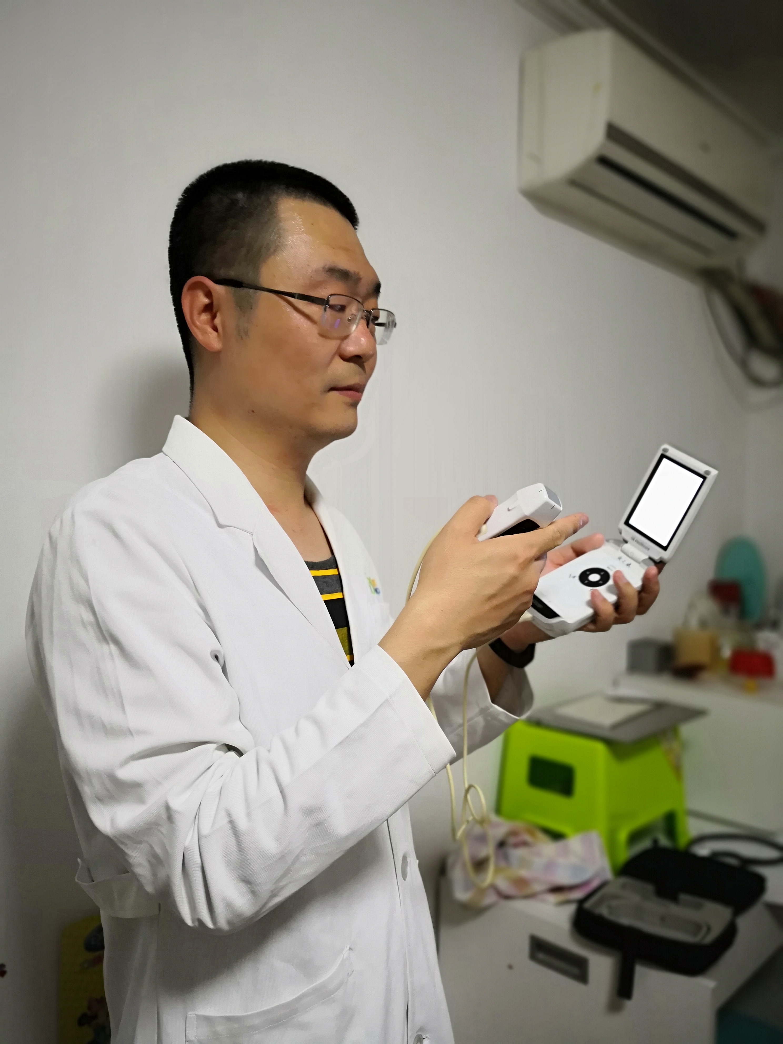 听诊器有放在乳房的吗,听诊器有放在乳房中心的吗