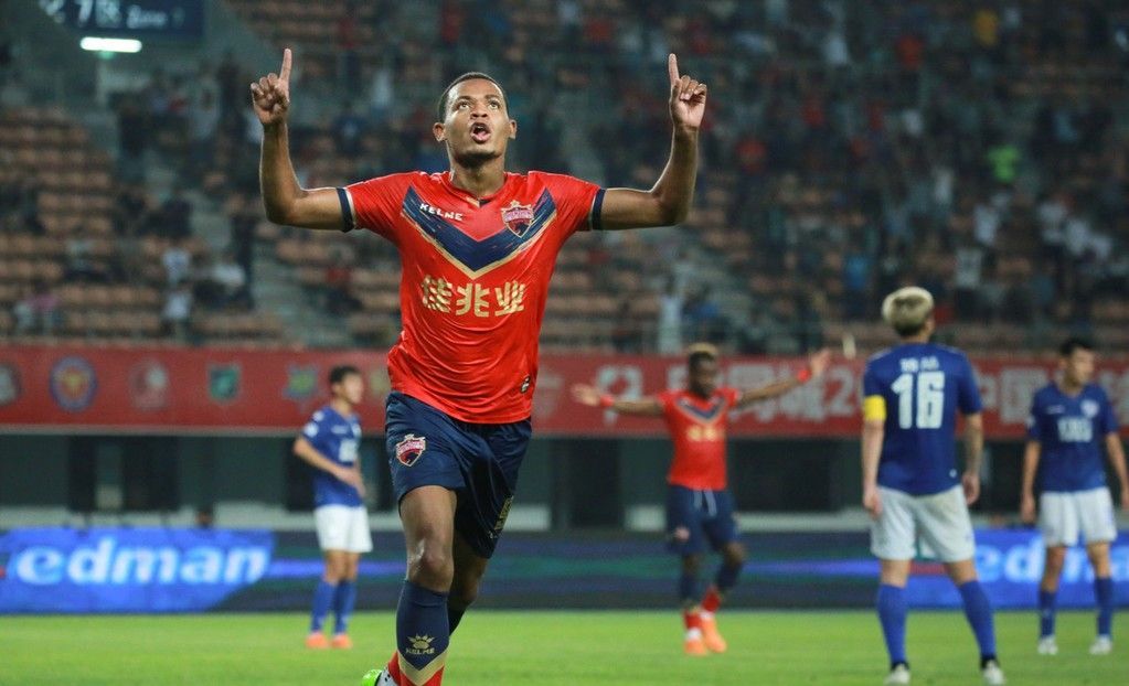 中国足球为什么不行？深圳外援道破天机：球员缺乏斗志，冲突不停