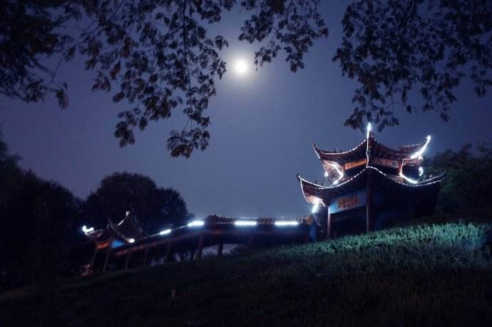 天涯共明月意思,天涯共月明