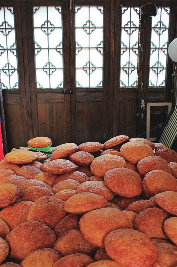 等这样一只金灿灿、香喷喷的“涨烧饼”历时十个小时不算长