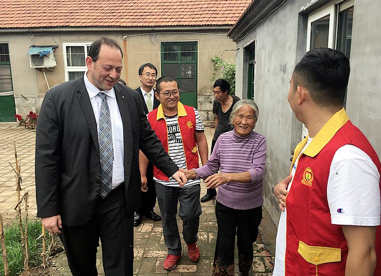 “爱在身边，爱无止境”潍坊富力铂尔曼酒店中秋节前献爱心