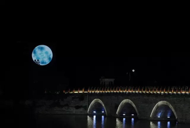 中秋赏月天涯共此时,天涯共此时赏月