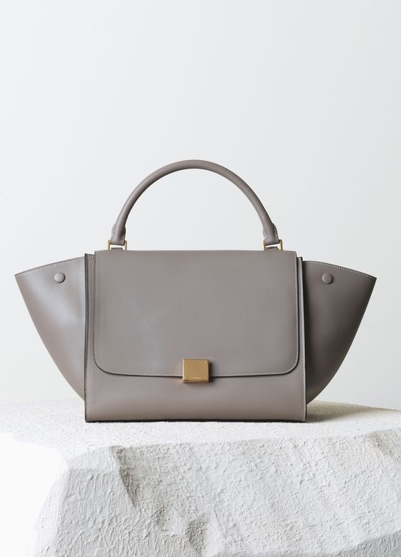 如果你是CELINE的老板会因为换了设计师就不卖自家爆款了吗？