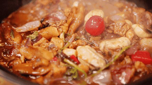 要火！用鲍鱼熬的精华汤底，还涮着“透明”的菜！