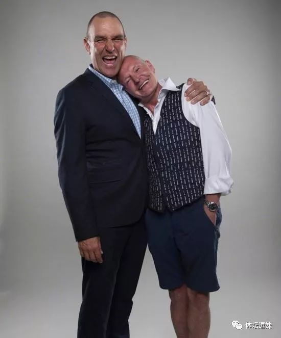 梅西刮胡子了,梅西刮胡子拿金球