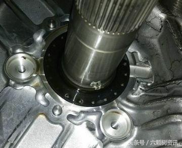 17款福克斯变速箱漏油抖动,福克斯变速箱异响顿挫抖动