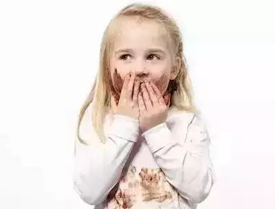 衣服不管染上什么用这招都能洗掉,白色衣服染上颜色用什么方法洗掉