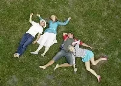 衣服不管染上什么用这招都能洗掉,白色衣服染上颜色用什么方法洗掉