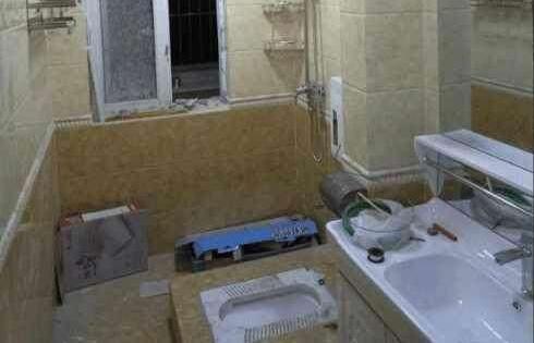 卫生间为什么要垫高,装修卫生间蹲坑一定要抬高吗