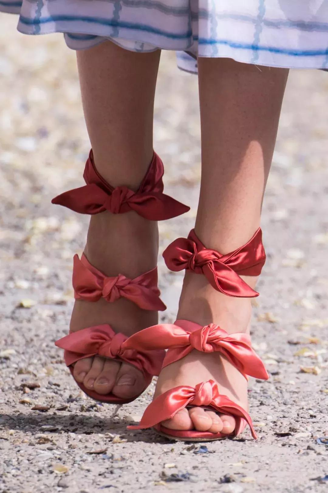 又有一波最新的美鞋美包来了看看我们是否为你种下了一片草原