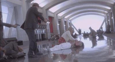 《十二只猴子》超越了《终结者》的穿越电影，堪称时空电影鼻祖