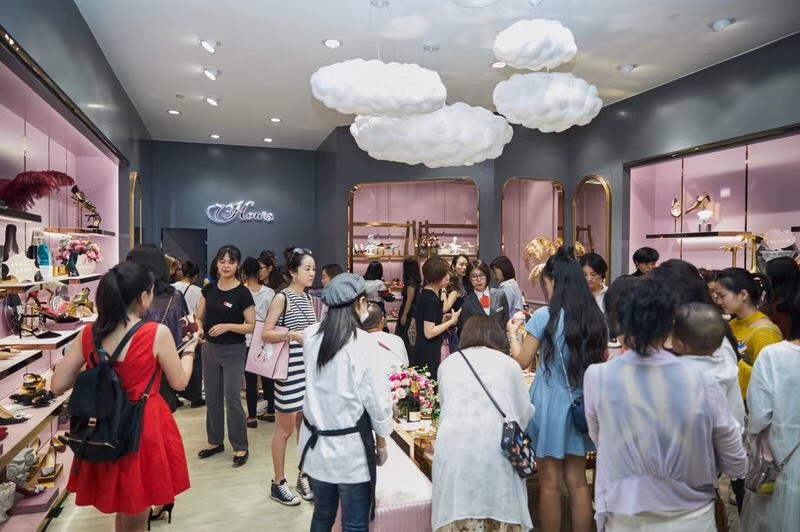 红遍时尚圈的女鞋品牌73hours，盛大入驻成都群光广场