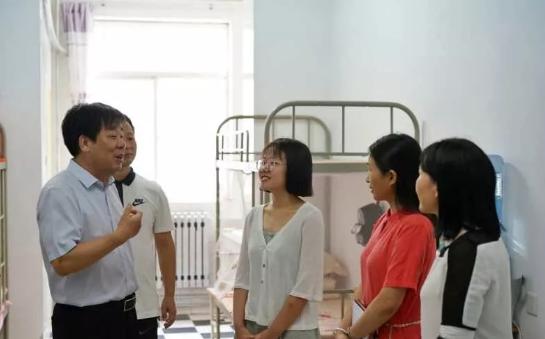 “最大牌”新生：享用单人宿舍，内部还重新装修，校长亲自探望