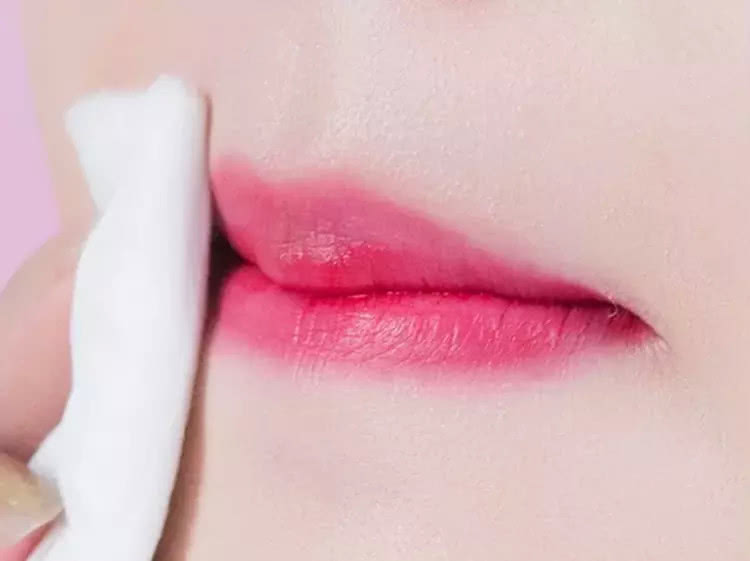 唇上斑怎么去除男生,唇上黑怎么去除男生