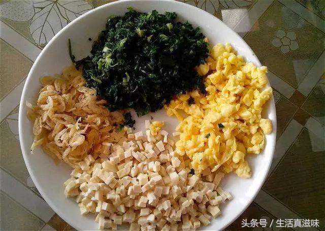 包饺子多余的饺子皮怎样做才好吃,包饺子多下来的面粉做什么