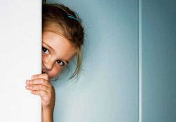 六岁小孩子特别怕生怎么办,孩子怕生如何解决