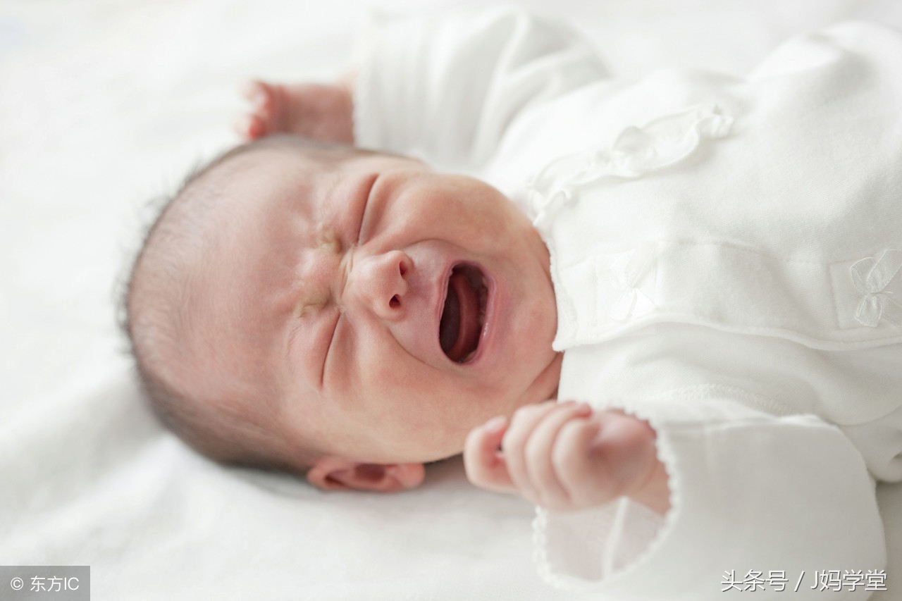 婴儿鹅口疮的症状及治疗方法,宝宝鹅口疮的症状识别及防治办法