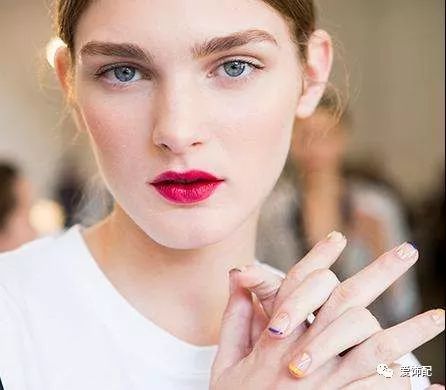 昨天去做了美甲上班领导会说吗,做了美甲半个月