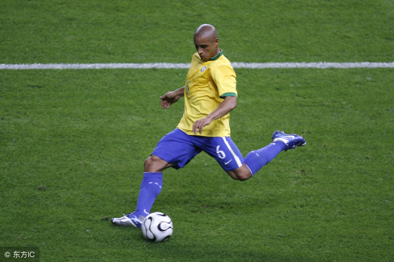 西班牙足球历史十大后卫,足球后卫必学十大技巧