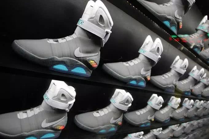 有鞋带和无鞋带的球鞋,推荐不用系鞋带的球鞋