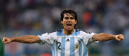 足球后卫十大经典之作,fiba世预赛十大后卫