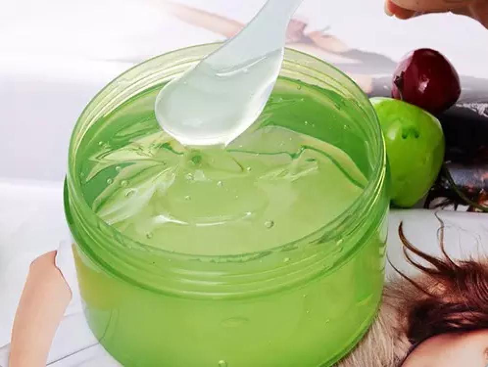 芦荟胶的三个基本使用方法,芦荟胶的正确使用方法如下