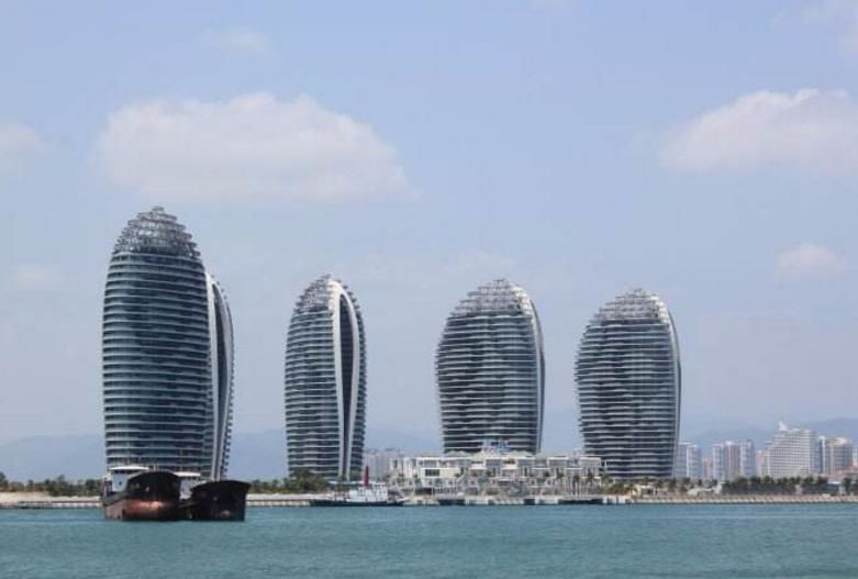 迪拜亚特兰蒂斯和三亚哪个好,三亚凤凰岛好玩吗