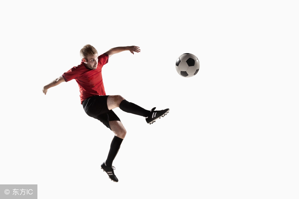 足球长传球的动作要领图解,足球传球训练方法